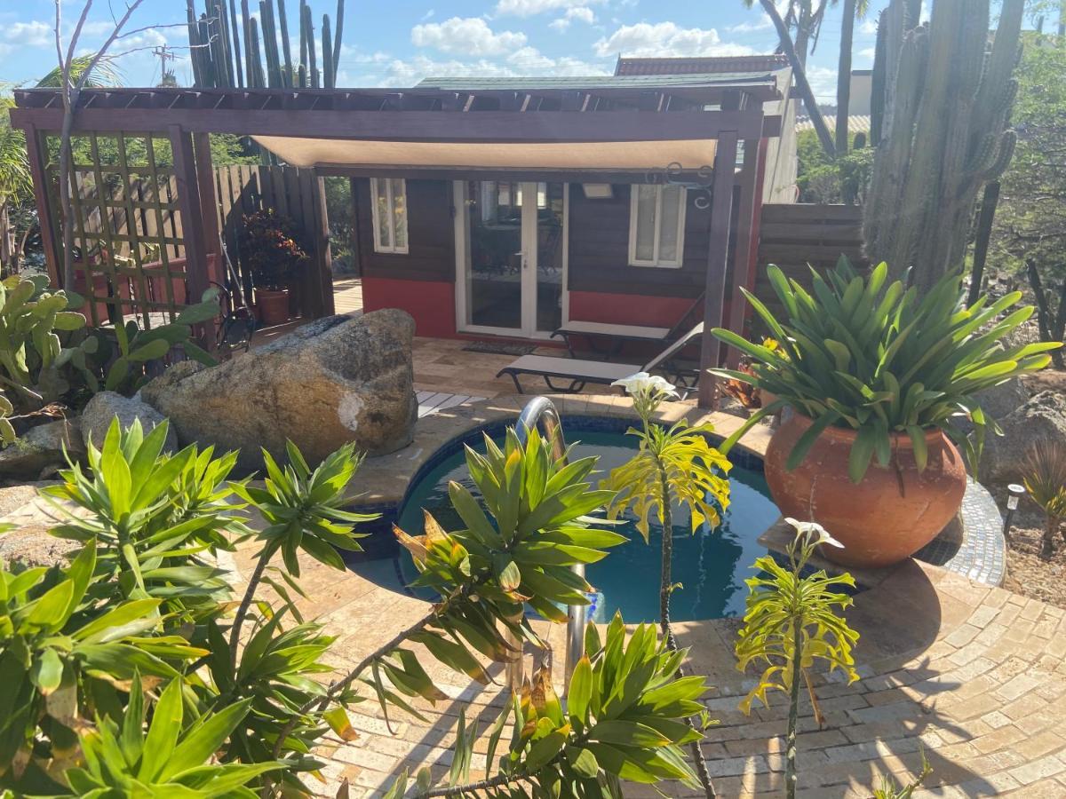 Cozy Studio With Private Spa Oranjestad Exterior foto