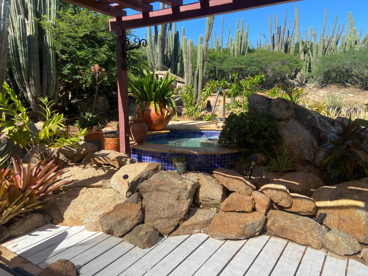 Cozy Studio With Private Spa Oranjestad Exterior foto